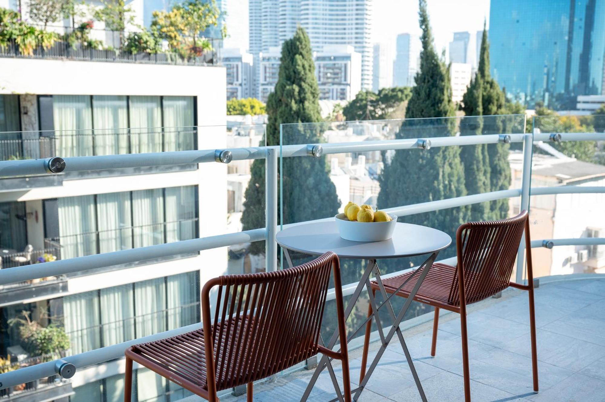 Master Mazeh Hotell Tel Aviv Exteriör bild