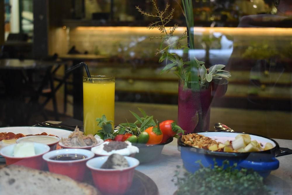 Master Mazeh Hotell Tel Aviv Exteriör bild